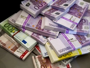 «Πλυντήριο» μέσω real estate: Ελέγχονται χιλιάδες αγοραπωλησίες αλλοδαπών για «ξέπλυμα» μαύρου χρήματος